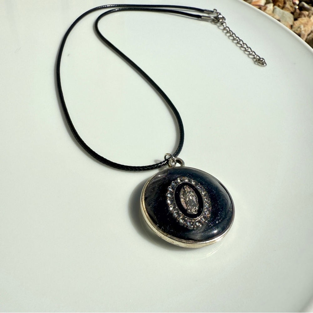 Elegant Silver Resin Pendant Necklace Handmade - Picture 3 of 6